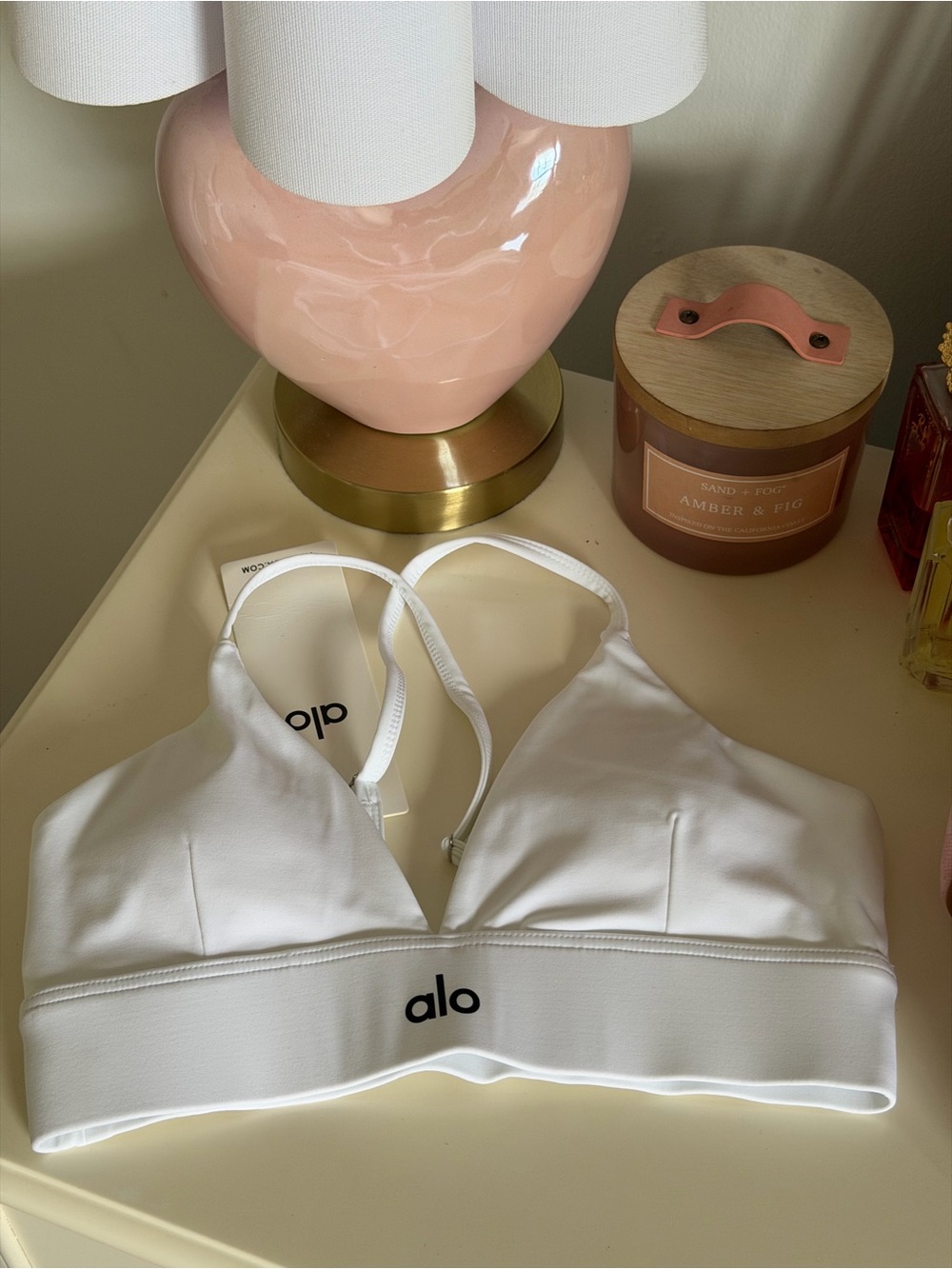 ALO Yoga White V-Front Sports Bra with Elastic Underband